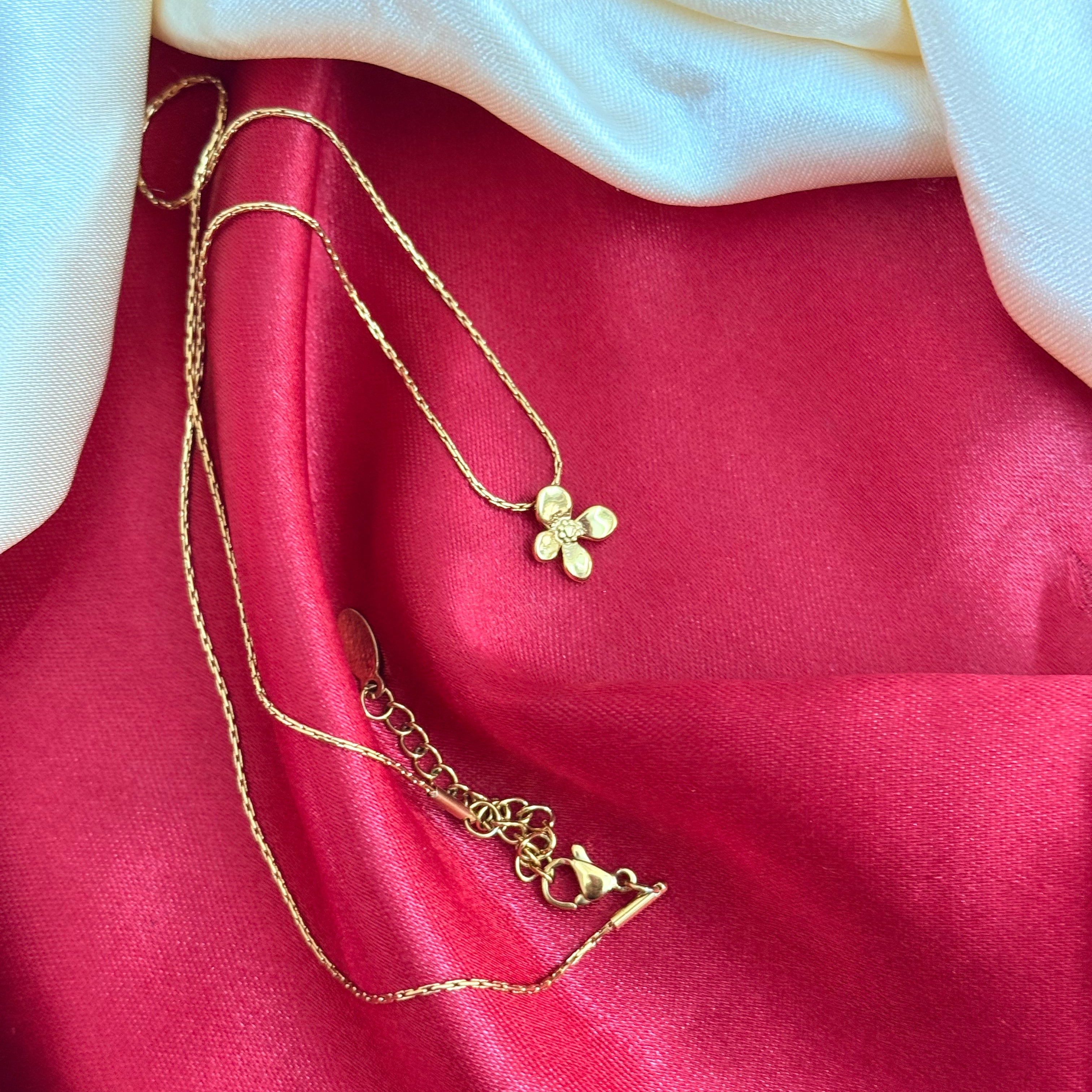 Petite Clover Glow Necklace