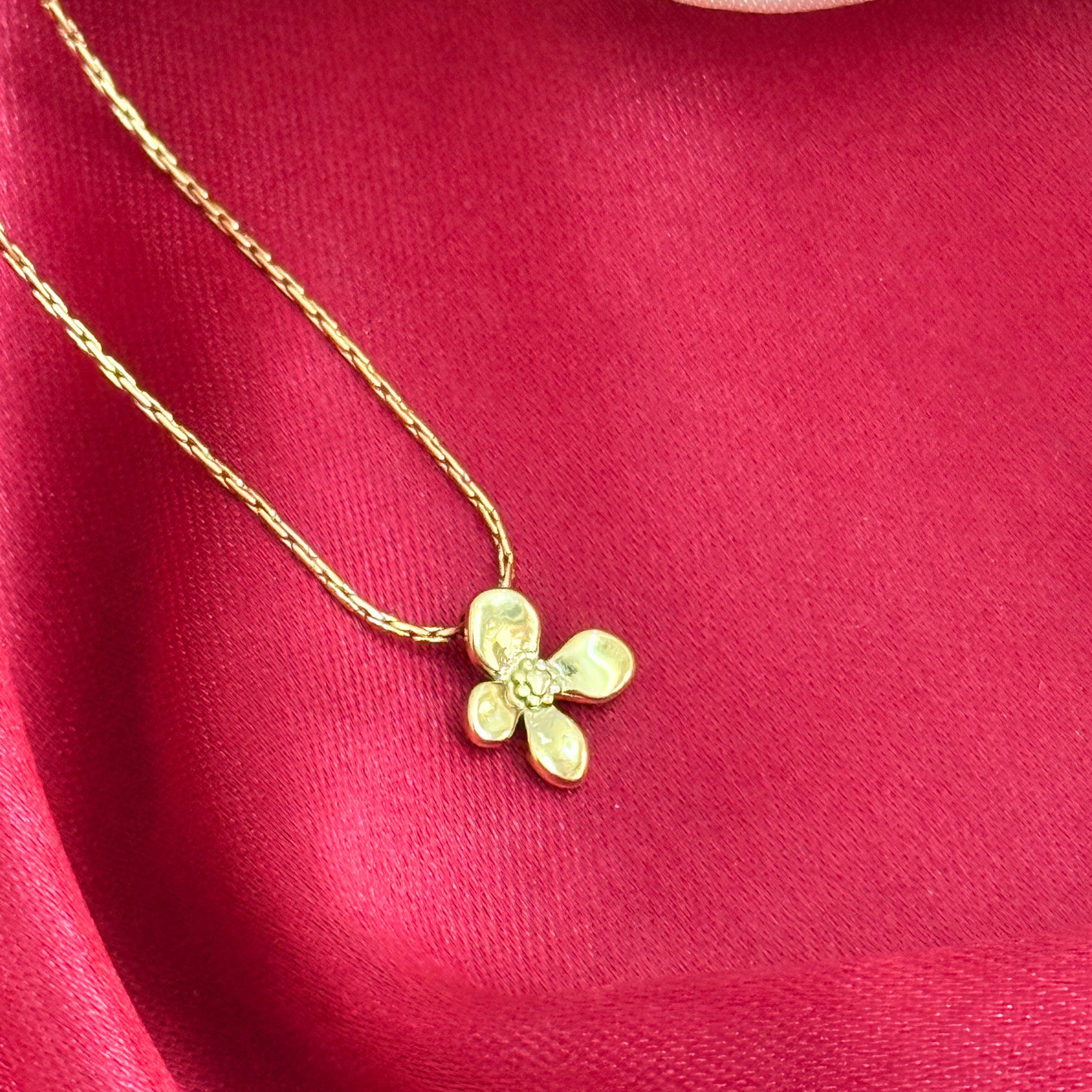 Petite Clover Glow Necklace