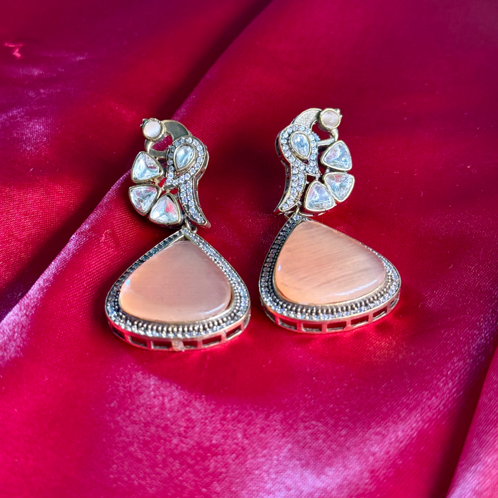 Nura Stud-Drops