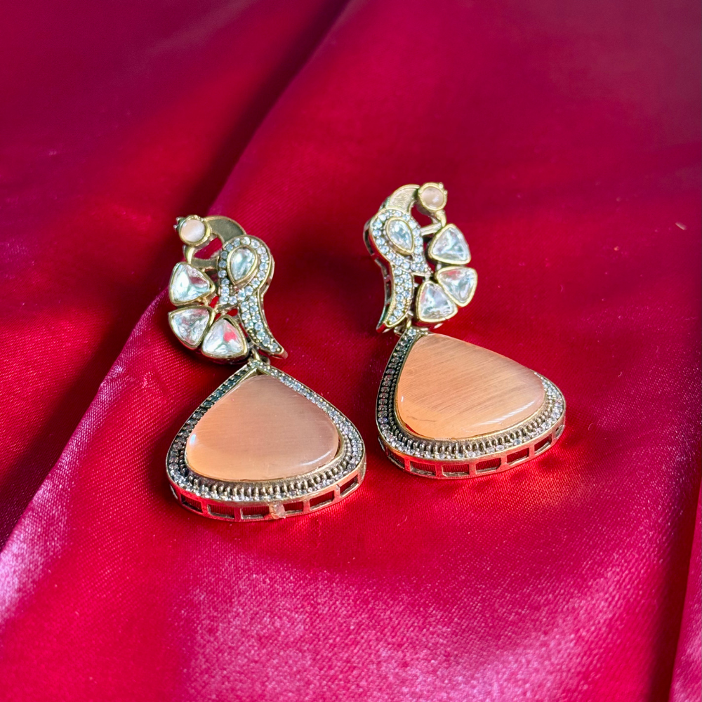 Nura Stud-Drops