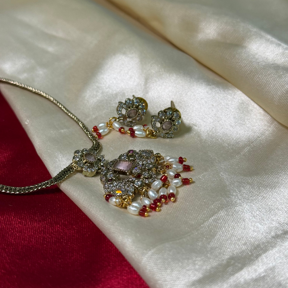 The Blossom Tassel Set