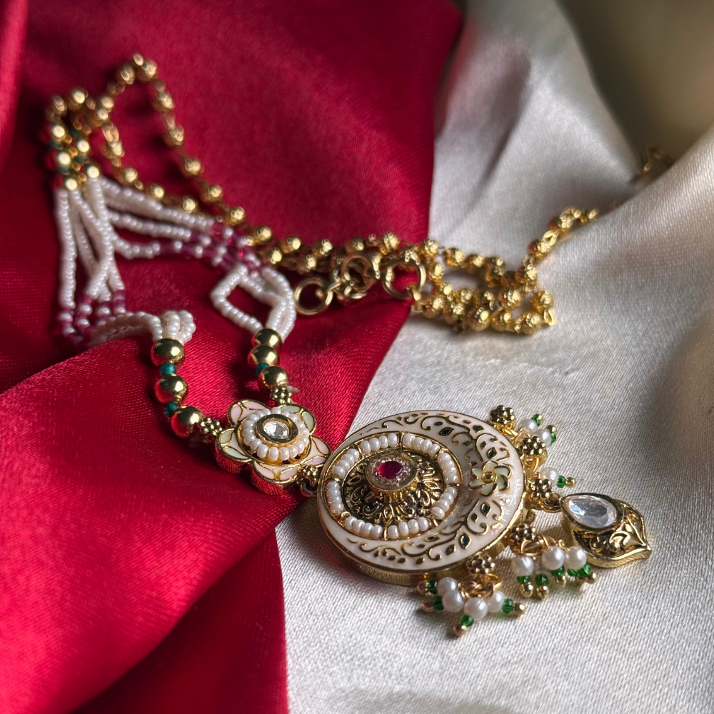 The Vintage Meenakari Pendent Set